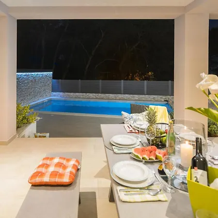 Luxurious In *