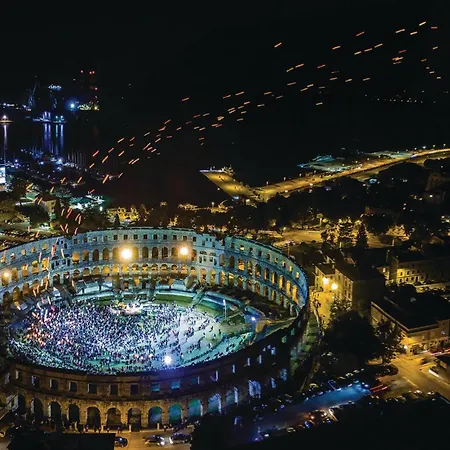 Luxurious In Pula